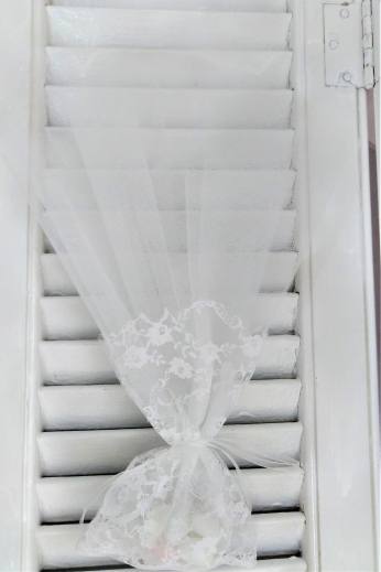 ΜΠΟΜΠΟΝΙΕΡΑ ΓΑΜΟΥ ΤΟΥΛΙ ΜΕ ΔΑΝΤΕΛΑ