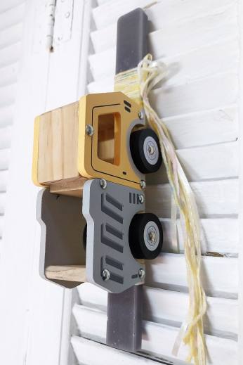 ΛΑΜΠΑΔΑ ΜΕ ΞΥΛΙΝΟ ΟΧΗΜΑ ΚΙΤΡΙΝΟ