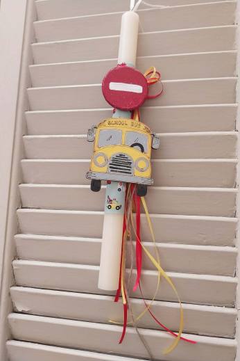 ΛΑΜΠΑΔΑ ΜΕ ΣΧΟΛΙΚΟ ΞΥΛΙΝΟ ΚΙΤΡΙΝΟ